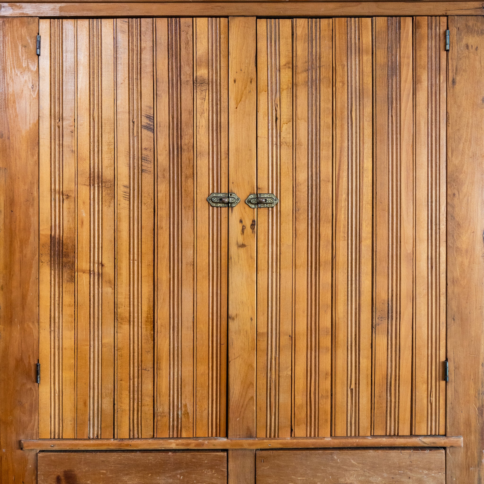 Beadboard Country Hutch