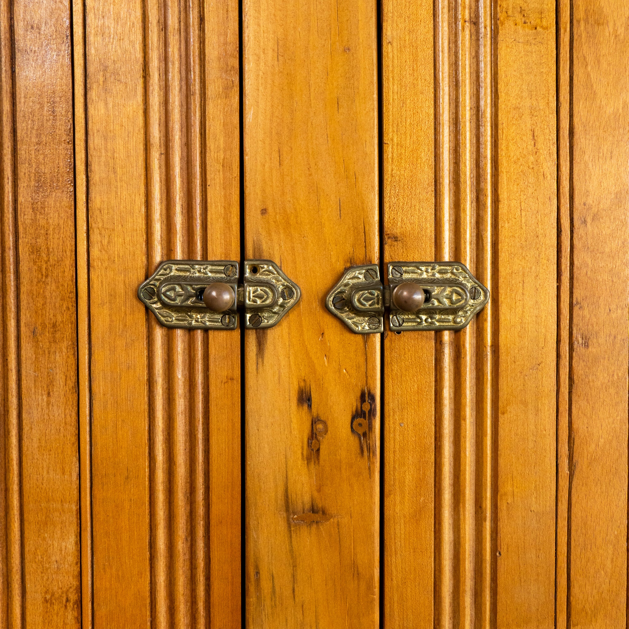 Beadboard Country Hutch