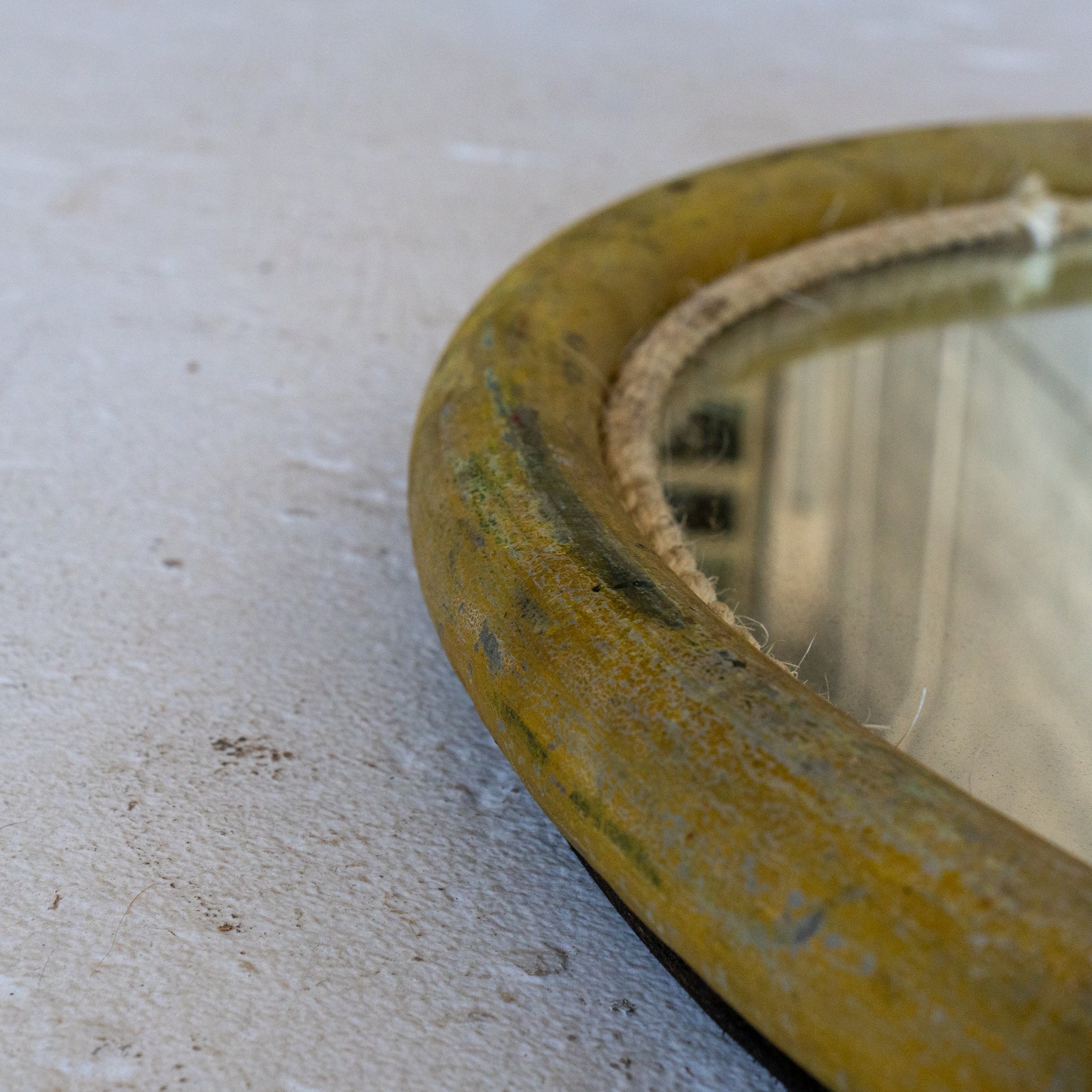 vintage circus ring mirror yellow detail view