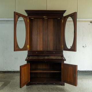 Oval Window Hutch
