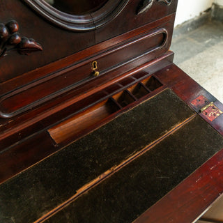 Oval Window Hutch