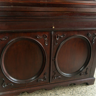 Oval Window Hutch