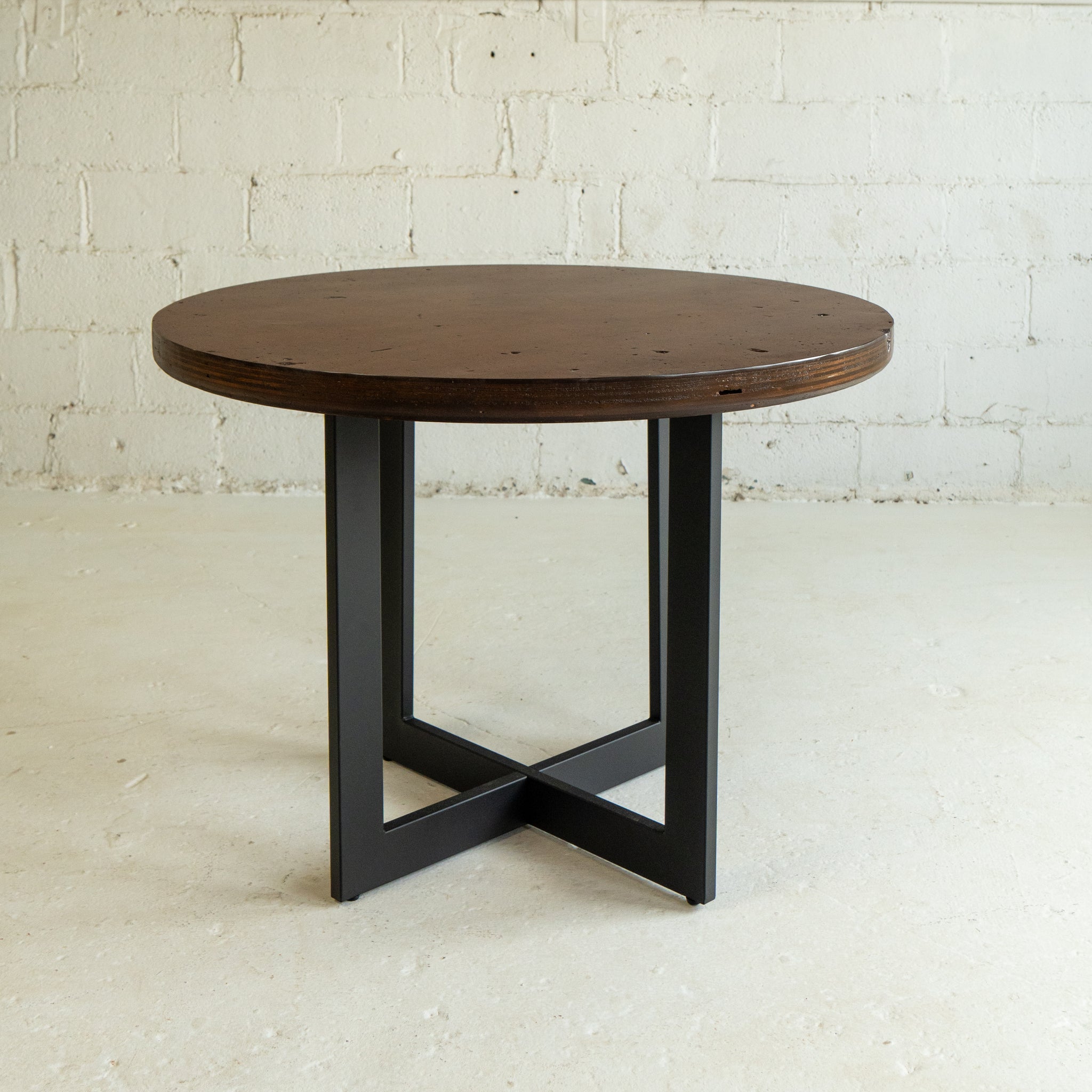 Round Workbench Dining Table – Woodward Throwbacks