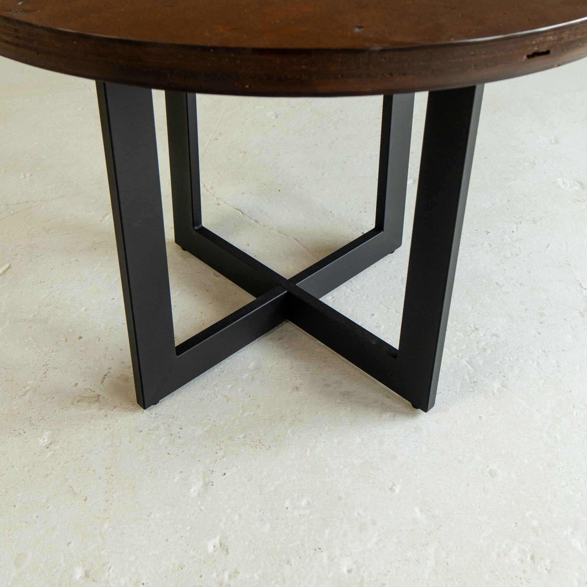 Round Workbench Dining Table – Woodward Throwbacks
