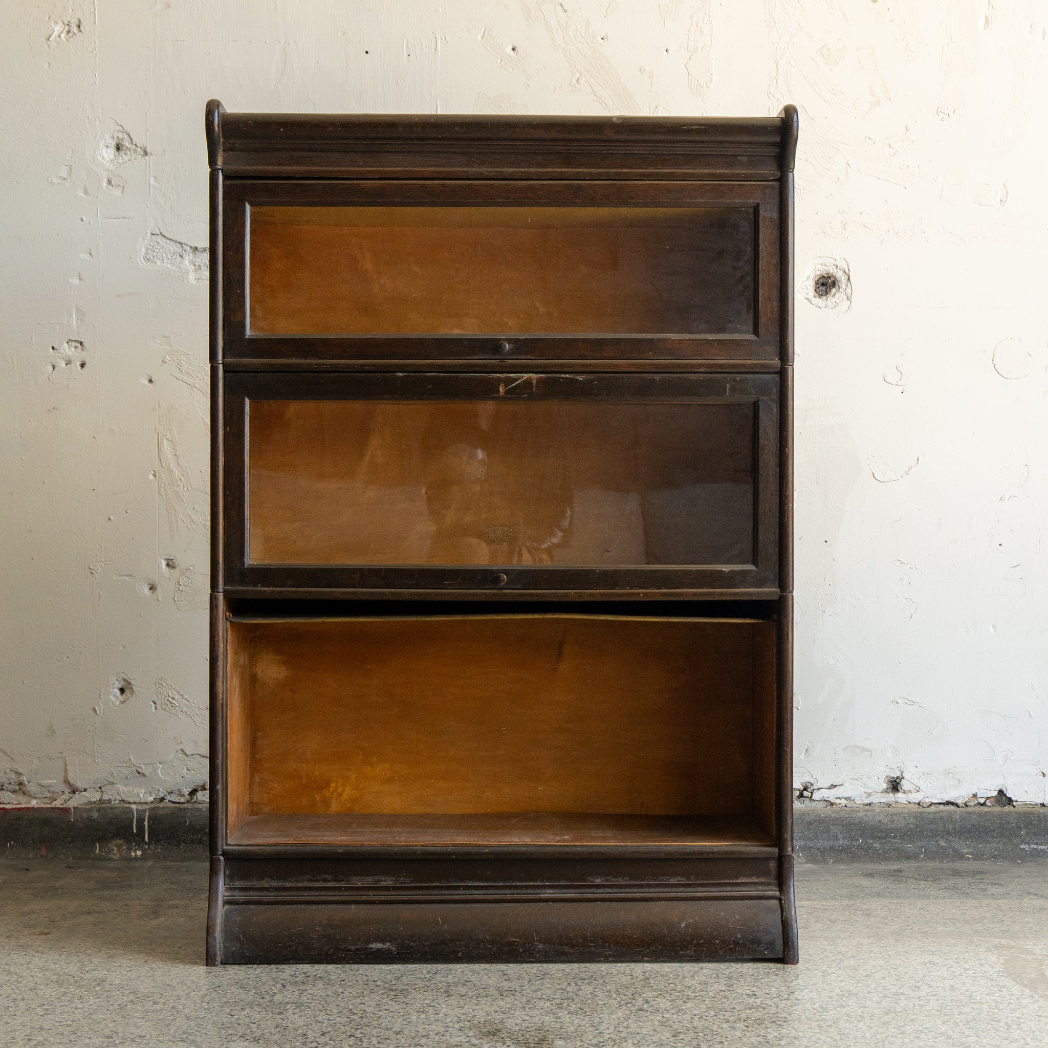 Humphrey-Widman Barristers Cabinet