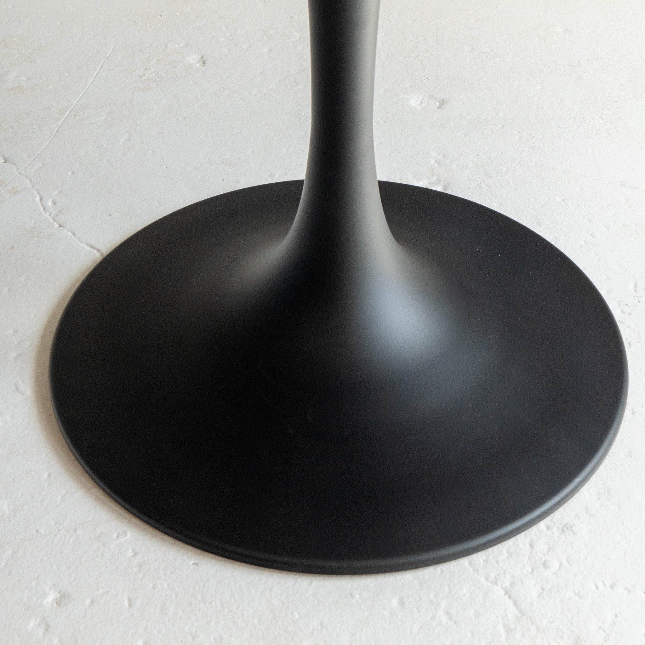 Tulip Dining Table