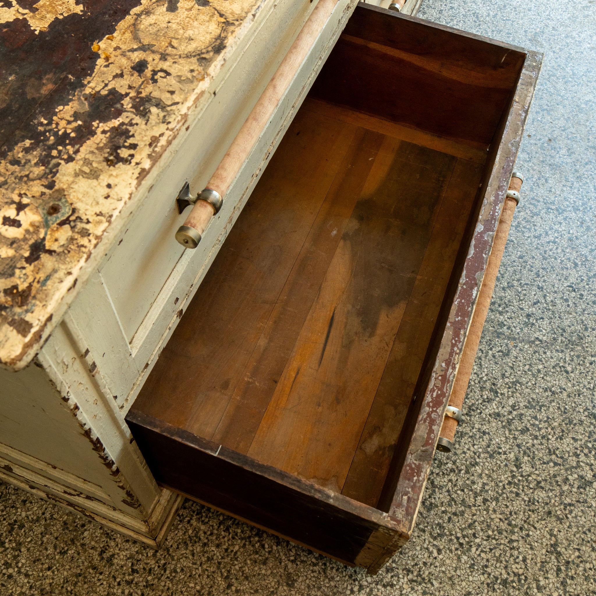 White 4 Drawer Island